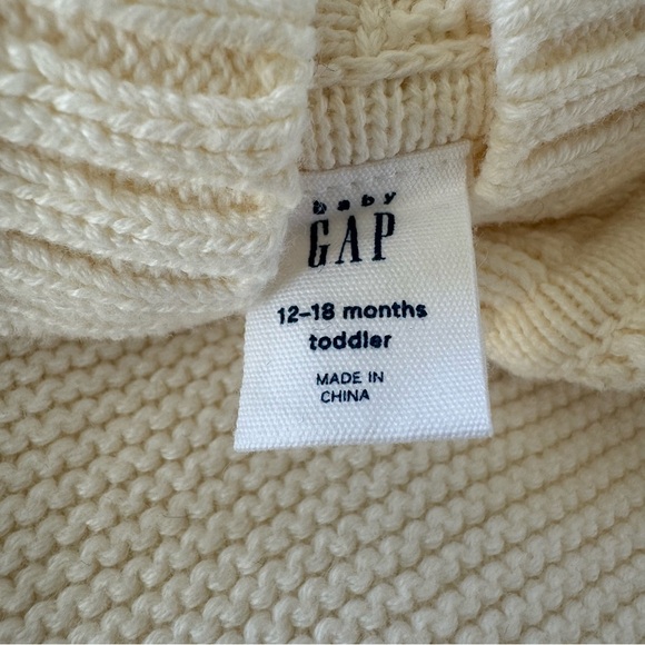 Adorable Baby GAP hooded shawl sweater for baby - Picture 4 of 4
